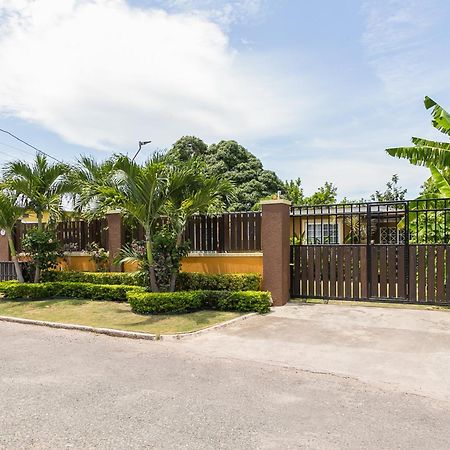 Apartamento Botanic Bliss Living In Kingston Exterior foto