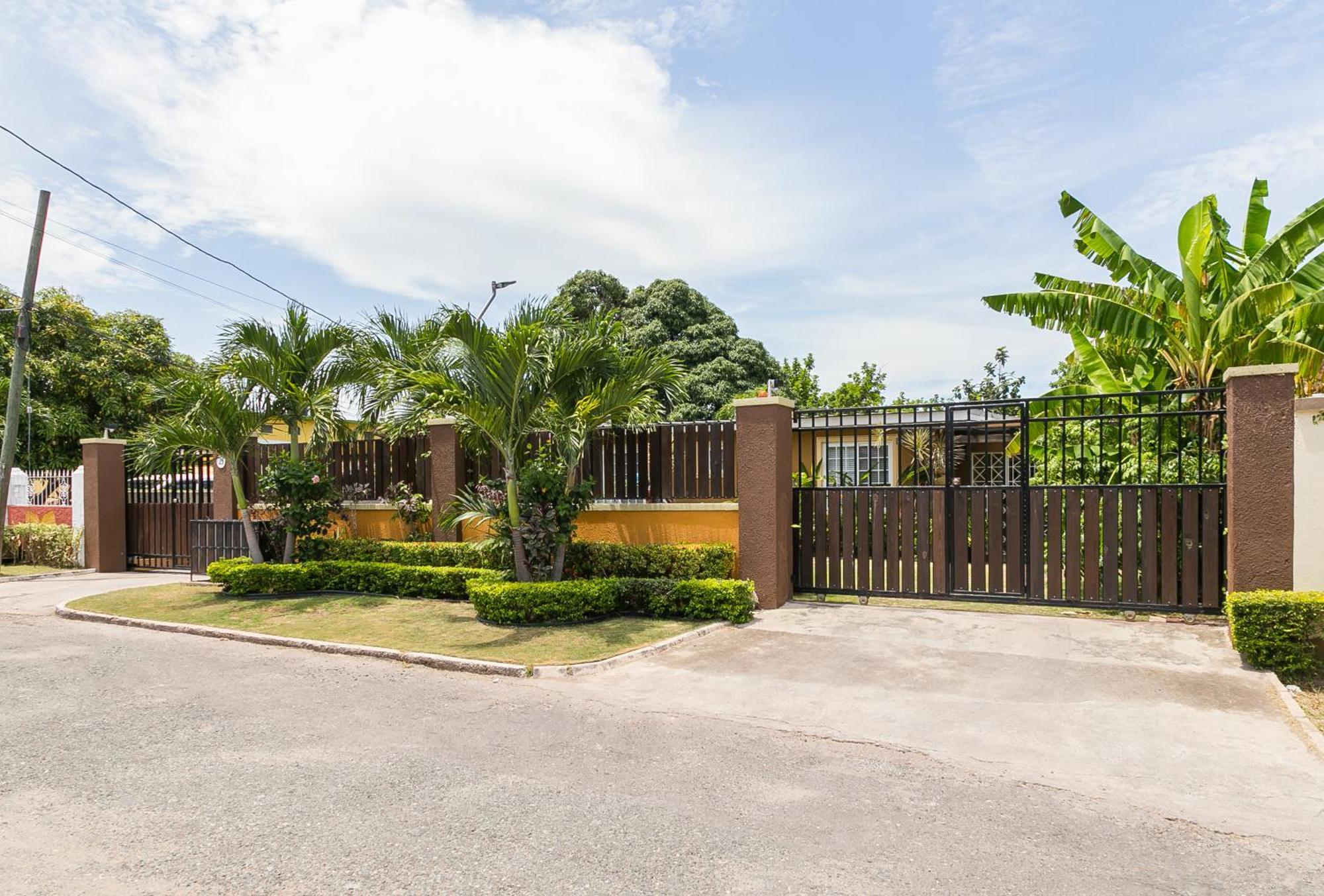 Apartamento Botanic Bliss Living In Kingston Exterior foto